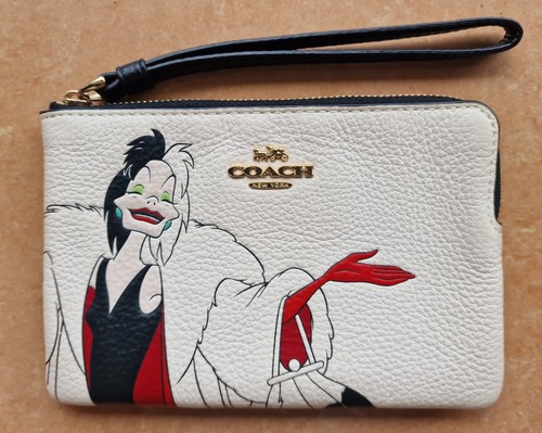 Coach disney cruella motif - disney,