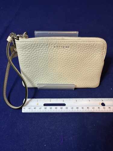 Coach large corner zip - large,